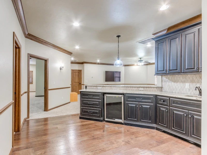 Bonus Room wet bar